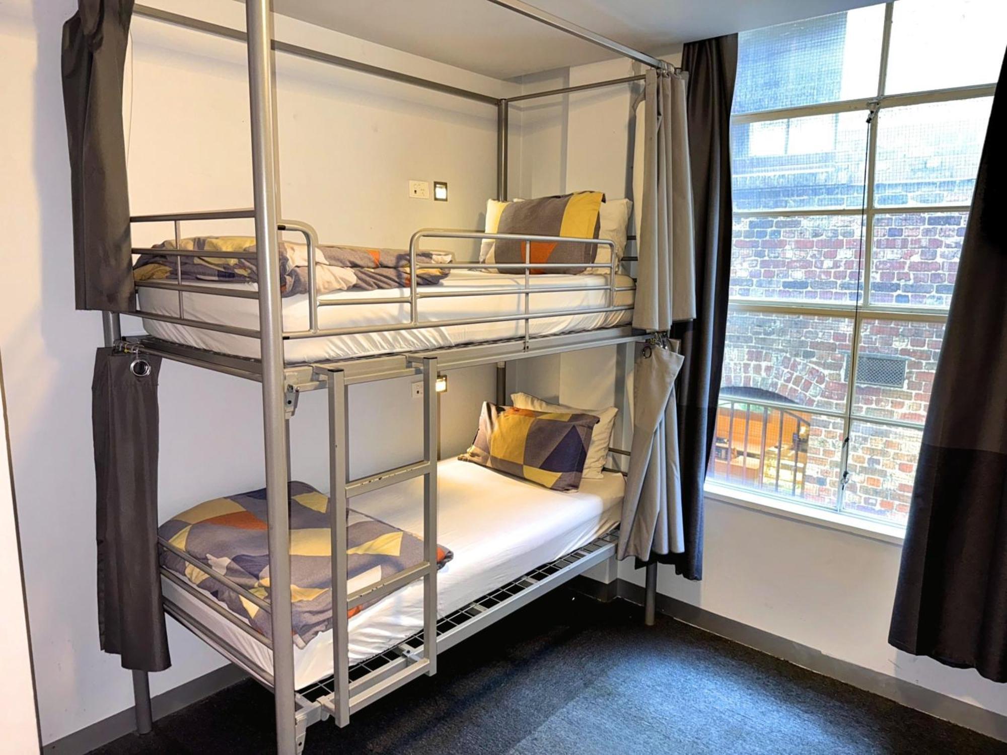 Europa Melbourne Hostel Exterior photo